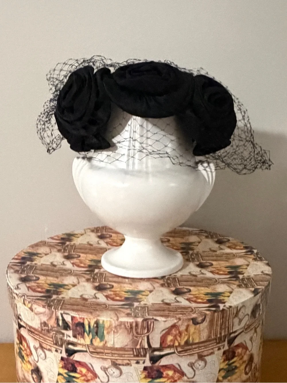 Vintage Black Veiled Rose Accent Fascinator Hat - Women Accessories